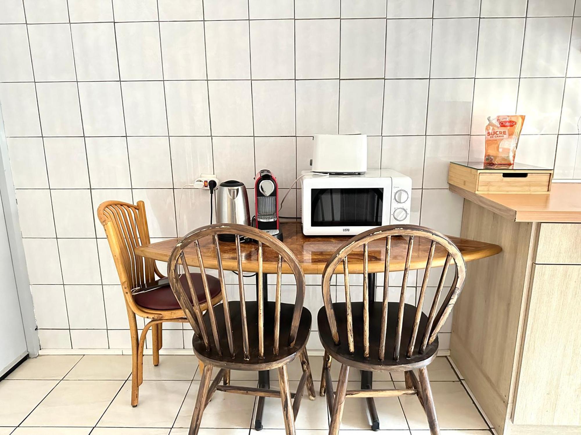 La Maison Est Situee En Face De La Gare Bondy Eksteriør billede