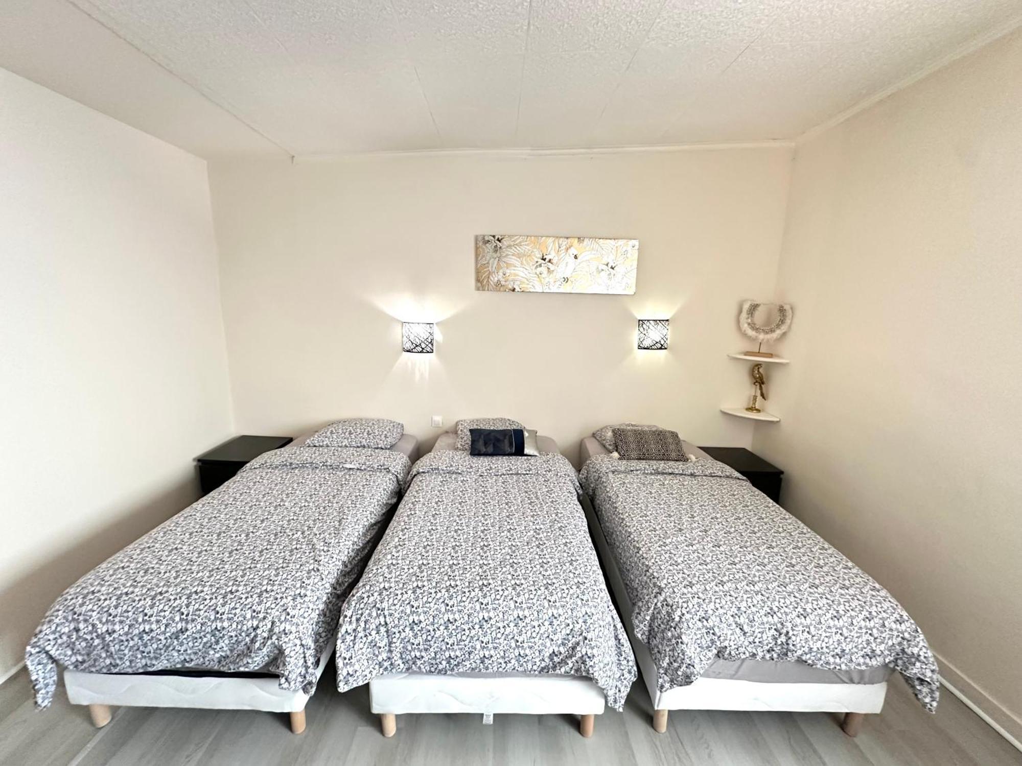 La Maison Est Situee En Face De La Gare Bondy Eksteriør billede